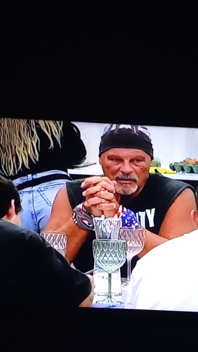 NOENN's tweet photo. En serio porfa tiene mucha mala onda .. se queja de todo. !!! #alfa perdón no te aguanto mas ... @GranHermanoAr #gh #GH22 a parte parece q tiene más historias que #lazzie o #chatran ... https://t.co/Stsh1v4jLy