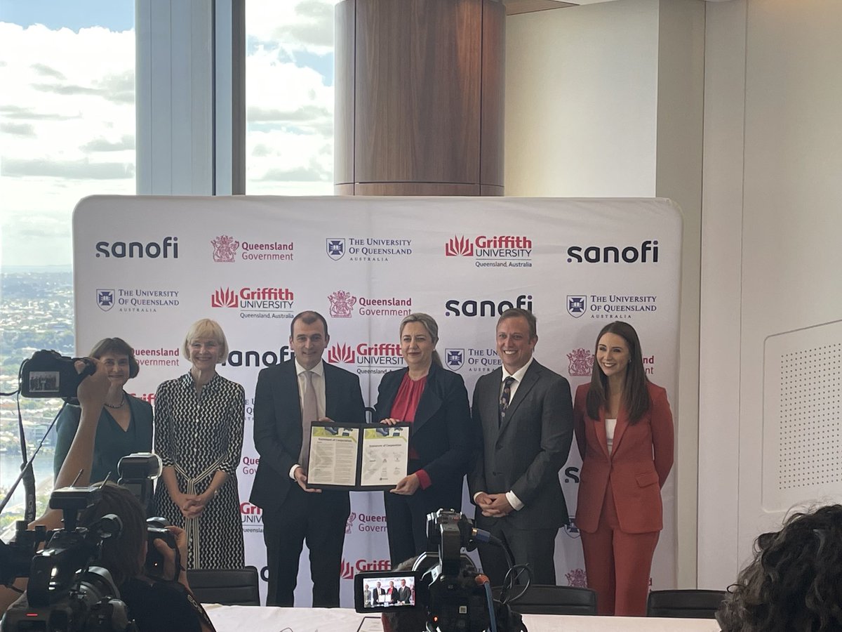 A significant moment as an ambitious new partnership is signed between ⁦@Griffith_Uni⁩ ⁦@uniQLD⁩ and the State Government with Sanofi. This partnership will accelerate translational medical research with a particular focus on mRNA research. Great work by all involved.