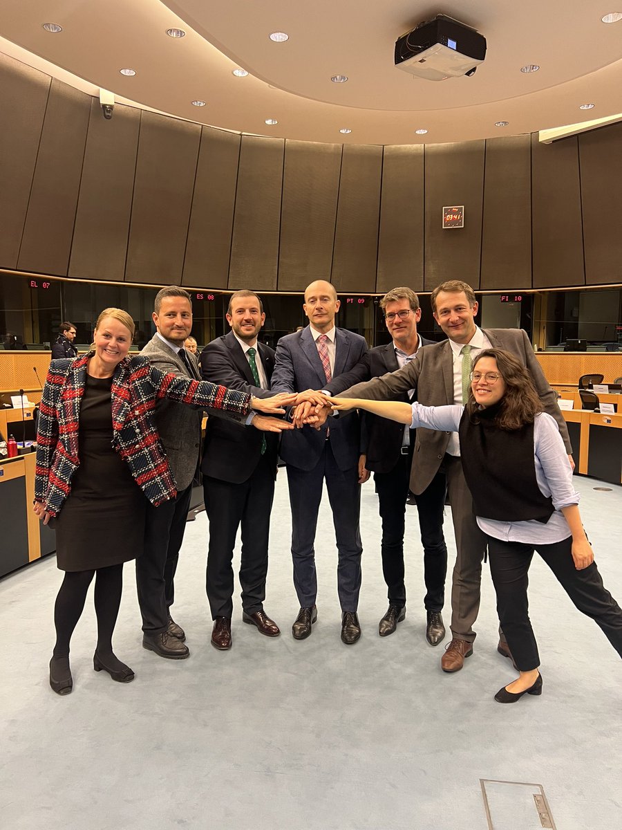 Major news before #COP15

We just agreed with <a href="/Europarl_EN/">European Parliament</a> &amp; <a href="/EUCouncil/">EU Council</a> on the 1st law in the world to fight global deforestation! 

We take responsibility for our EU 🇪🇺production &amp; consumption in a historic moment to protect the world’s forests.

ec.europa.eu/commission/pre…