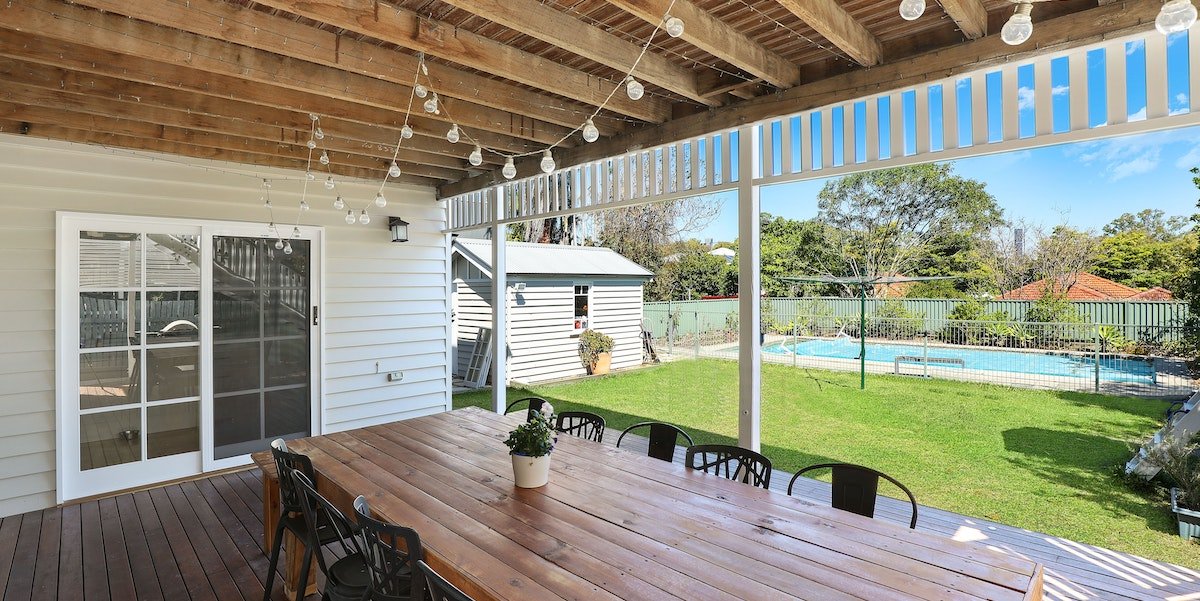 BuilderscrackNZ's tweet photo. Start planning your deck build with our quick and easy comparison guide to NZ’s top decking materials + 3 great questions to ask your tradesperson or supplier when deciding 🙌

https://t.co/dw1OYXYFUC

#builderscracknz #homerenos #deck #deckdesign #deckbuilding #deckrenovation https://t.co/jZNURUDDbD
