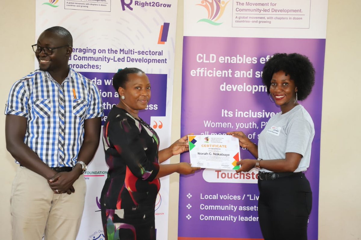 MCLDUganda's tweet image. #ShiftThePower
👉Over 30 different CSO's recently convened for a 3day seminar on promotion and adoption of #CommunityLedDevelopment💪
🤝Participants were awarded certificates
👌🏽Special shout out to all members and partners of @mcld_uganda
#communityleddev