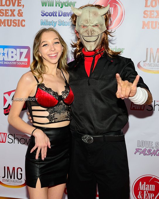 Heaven and Hell Halloween red carpet 2022. Pics by Chris Brody. https://t.co/jM742obw3q