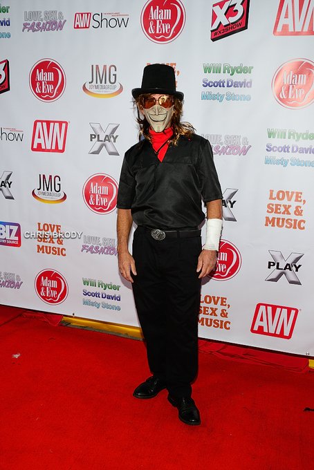 Heaven and Hell Halloween red carpet 2022. Pics by Chris Brody. https://t.co/jM742obw3q<a href="/tag/zombies"class="tags"><span>#zombies</span></a>
