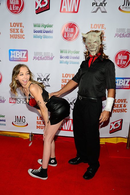 Heaven and Hell Halloween red carpet 2022. Pics by Chris Brody. https://t.co/Jf790Ez8b2