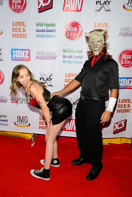 Heaven and Hell Halloween red carpet 2022. Pics by Chris Brody. https://t.co/Jf790Ez8b2