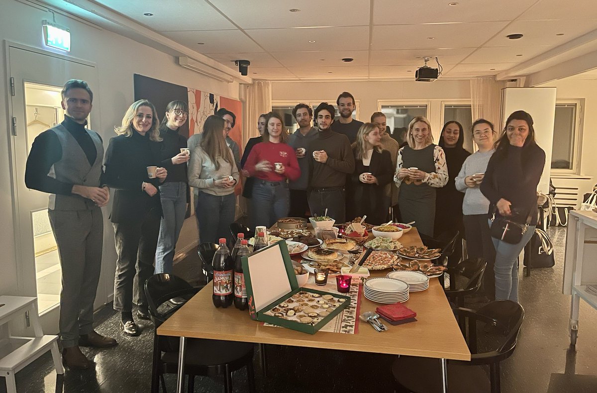 ip_llm's tweet image. Yesterday we had the privilege and pleasure of welcoming Michal Bohaczewski for a real masterclass on how luxury is protected through trade mark law.

After that, we celebrated the Holidays approaching with a Potluck prepared by our Students!