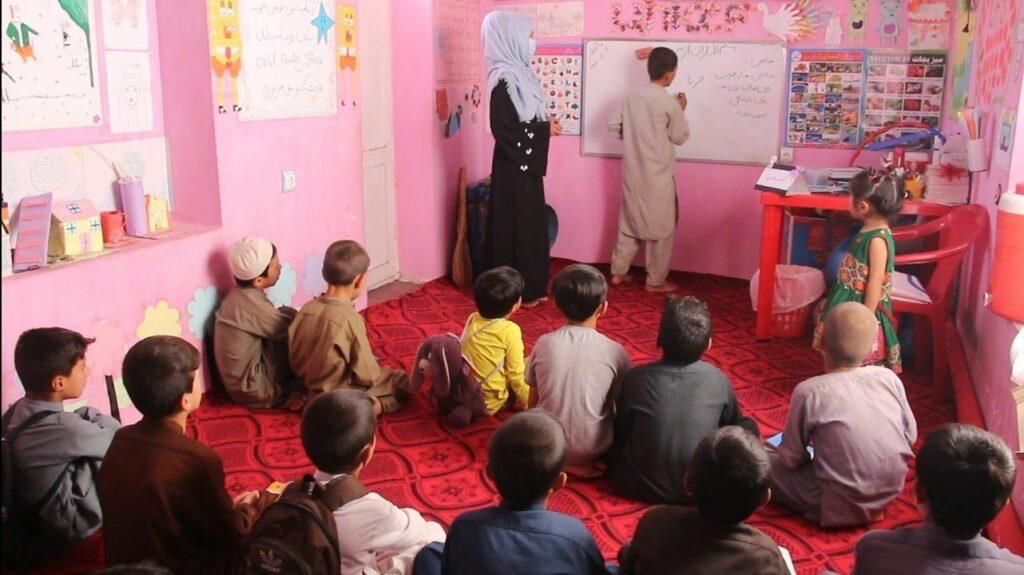 payf_official's tweet photo. [#EducateNation]

Education for a Better Future ✨

510 regional classes have been built by 'Kuwar' organization in Kunduz, Afghanistan.

This educational facility will provide education to 18,000 children in the region. https://t.co/gu2iJxlXKW
