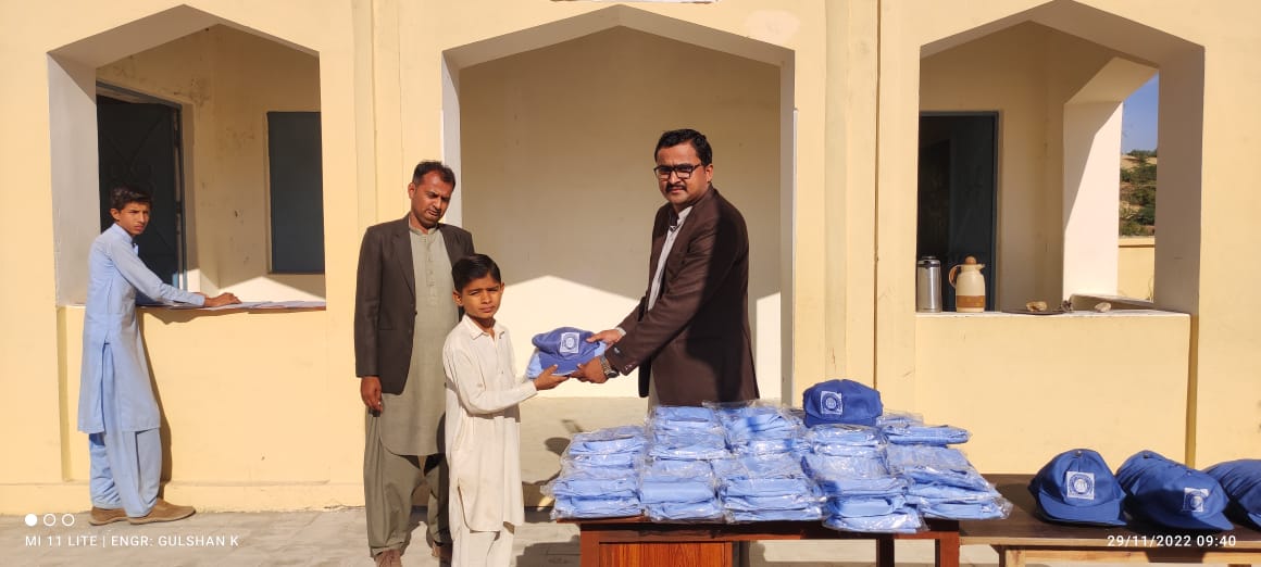 TharEduAlliance's tweet photo. Thar Education Alliance  distributed students uniform to students of GBLSS Chhaho, diplo with the support of Philanthropist. 
#LetsEducateThar https://t.co/vurzEZDEaN