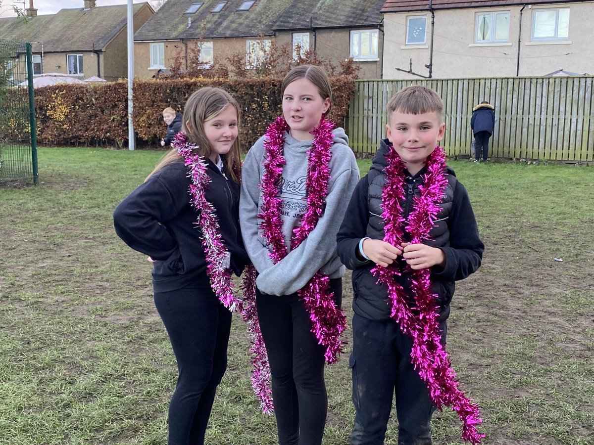 MrWatersECPS's tweet photo. P7 had a great time completing their Xmas Daily Mile! 🏃‍♂️ 🏃‍♀️🎄#FalkirkFitmas2022 @FalkirkSport @ASC_Innes https://t.co/waHHrdnRWB