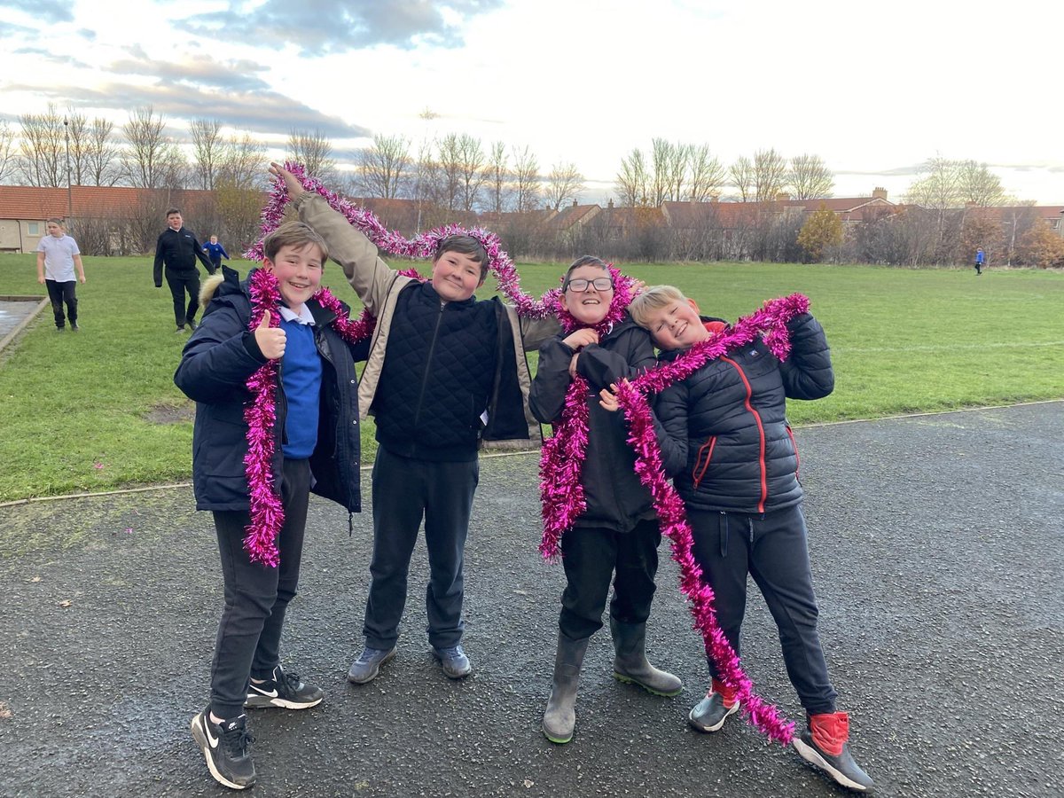 MrWatersECPS's tweet photo. P7 had a great time completing their Xmas Daily Mile! 🏃‍♂️ 🏃‍♀️🎄#FalkirkFitmas2022 @FalkirkSport @ASC_Innes https://t.co/waHHrdnRWB