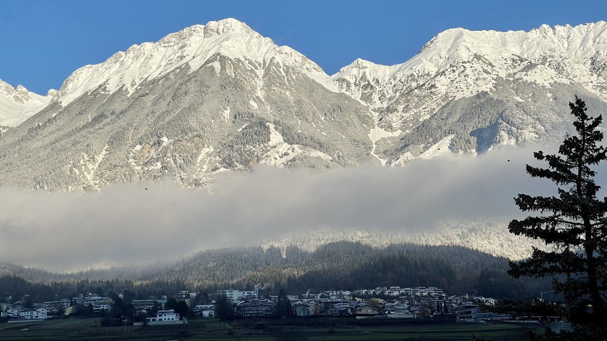 DerNikSta's tweet photo. Dear #Tirol - what a breathtaking view 👀 that gives me energy for the tasks ahead... ☀ I wish you all a great start to this beautiful day!

#nature #mountains #austria #tyrol #innsbruck https://t.co/6ZOWMouJNv