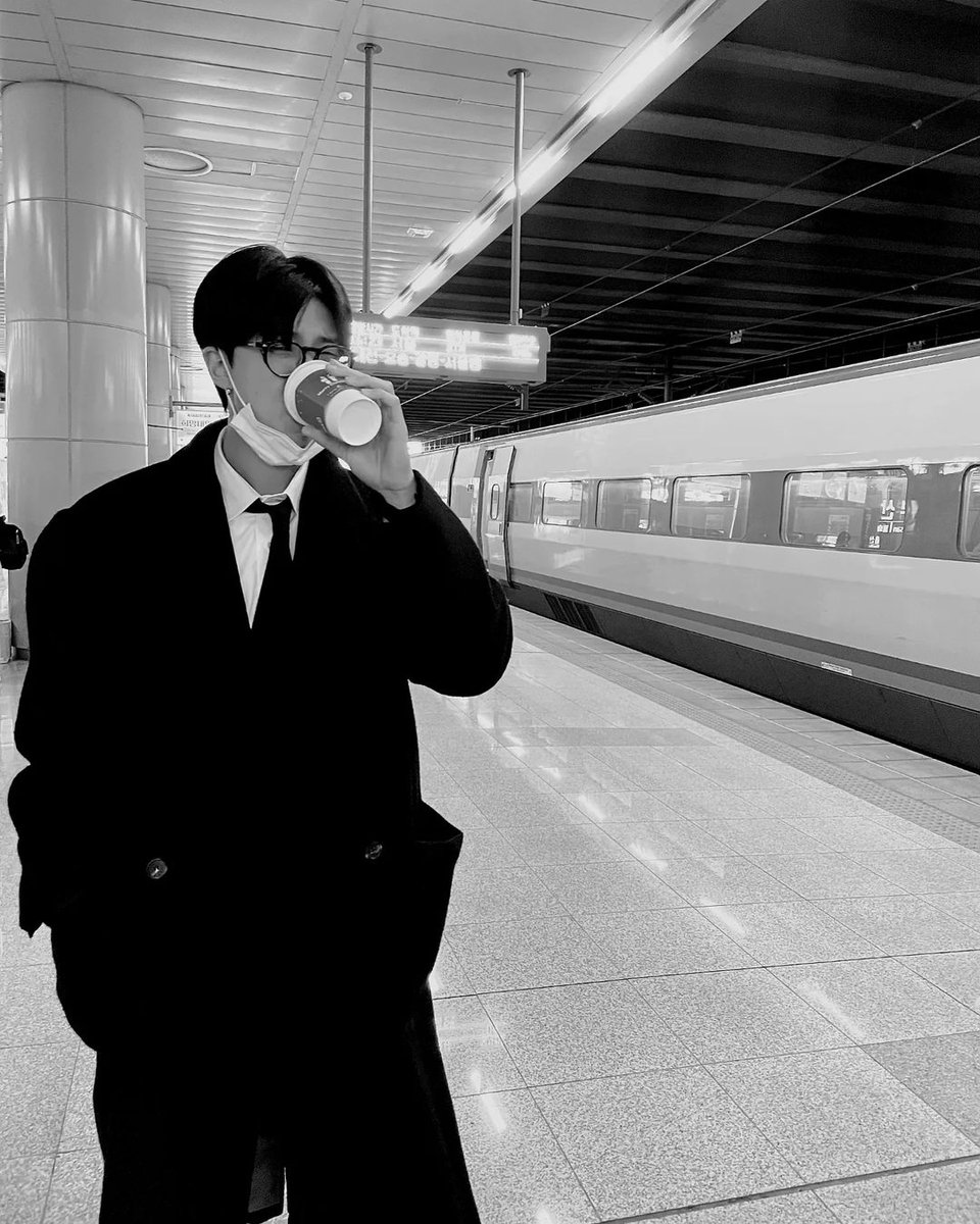 bangtansRM's tweet photo. 1010days with you🖤 https://t.co/IItNH9RFdL