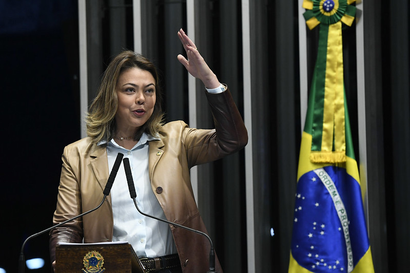 fellipebambam's tweet photo. EXPOSED DOS TRAIDORES: Faço questão de divulgar os senadores que foram eleitos em 2018 na Onda Bolsonaro, pois eram inexpressivos e sem relevância e agora cometem estelionato eleitoral assinando a PEC da Mordaça q permite punir cidadãos de expor sua opinião sobre parlamentares. https://t.co/XqV2k1hbi3