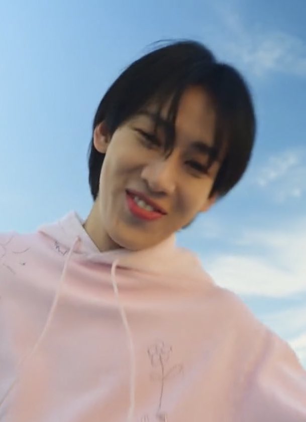 BeWith_BamBam's tweet photo. น้องแบม hype boy วันนี้รุนแรงต่อใจมากกก ผมยาวแล้วยิ่งน่ารักขึ้นไปอีก 😭😭😭😭😭😭💞💞💞💞💞💞 #BamBam @BamBam1A https://t.co/3RcYLUixIb