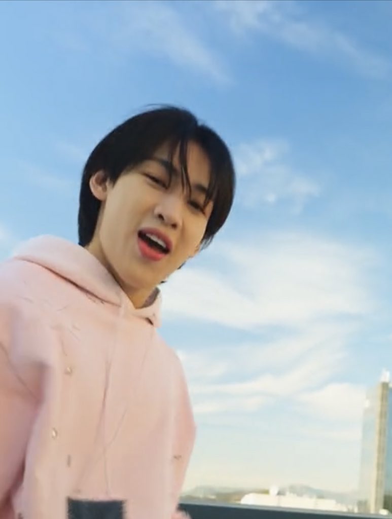 BeWith_BamBam's tweet photo. น้องแบม hype boy วันนี้รุนแรงต่อใจมากกก ผมยาวแล้วยิ่งน่ารักขึ้นไปอีก 😭😭😭😭😭😭💞💞💞💞💞💞 #BamBam @BamBam1A https://t.co/3RcYLUixIb