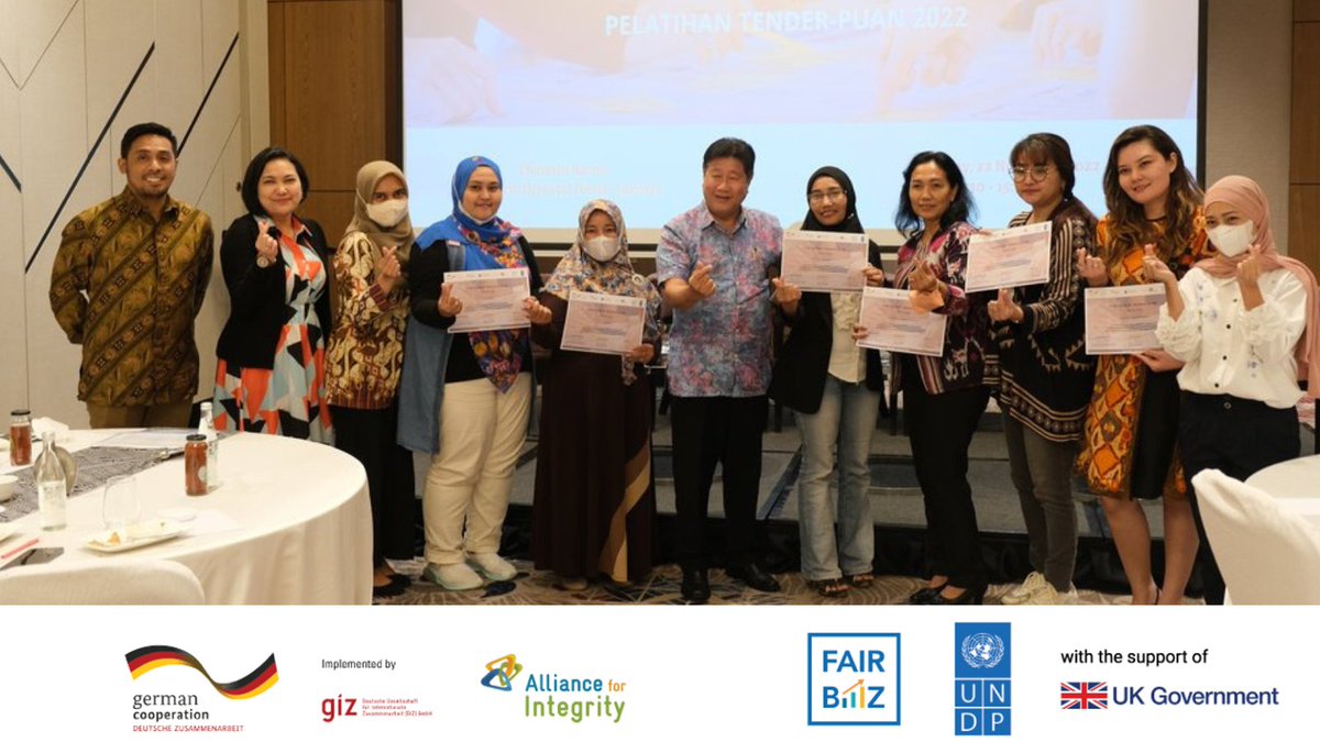 UNDPJINASEAN's tweet image. 2 months after receiving the training, women entrepreneurs met again at the SHE-BID Action Day.

Great to see the impact of @UNDPFairBiz @afin_giz &amp;amp; @globalcompactid joint initiative &amp;amp; know about the first steps to introduce a code of ethics &amp;amp; take measures towards #compliance!