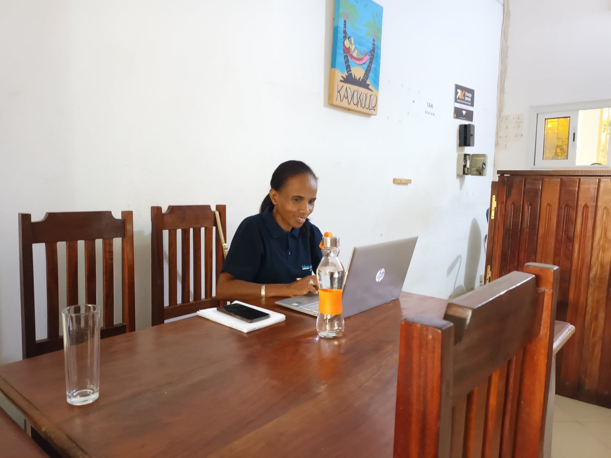 nick_pld's tweet photo. My colleague Lalao is getting ready for her talk sharing experiences with #mangroves and blue carbon in Madagascar with colleagues from Senegal at today's mangrove monitoring workshop https://t.co/GffUbj0ktL