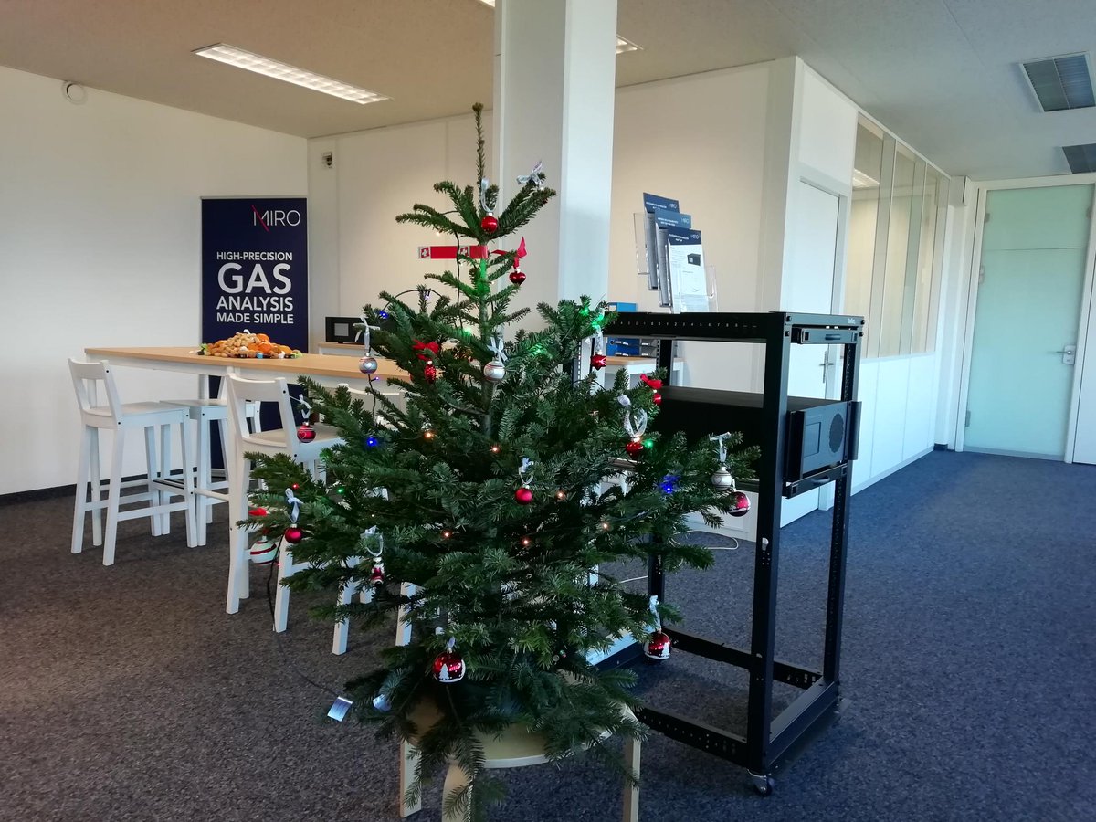 What a surprise! Samichlaus visited MIRO's office last night and left a Christmas tree and some sweets!🎅