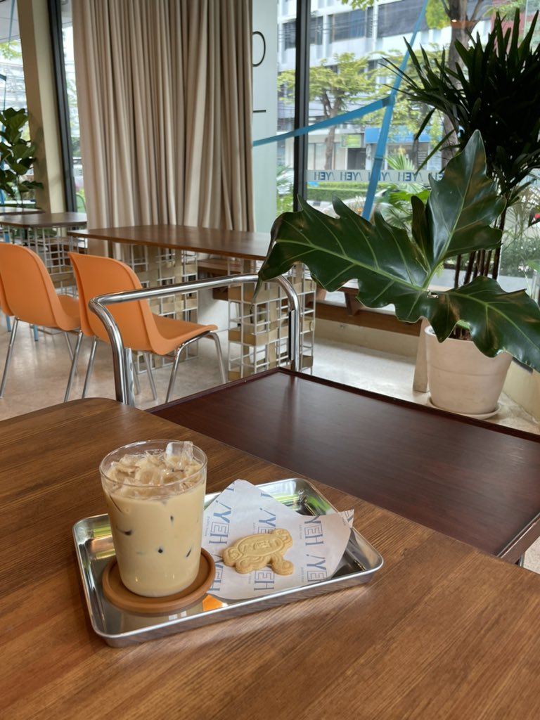 treasurexstudio's tweet photo. Treasurelandxstudio รีวิวคาเฟ่สาย Home decor🛋️ประเดิมด้วยคาเฟ่น้องใหม่  แต่งร้านจึ้งมากสายแต่งบ้านห้ามพลาดร้าน !Yeh Public House คาเฟ่ย่านประชาชื่น สไตล์เรโทฟิวเจอร์ เฟอร์นิเจอร์คลาสสิคคุมทีมด้วยเฟอร์นิเจอร์มิด-เซนจูรี่วินเทจกลิ่นอายยุค70’s” #อร่อยบอกต่อ  @ReviewAroii https://t.co/6elaskx7nQ