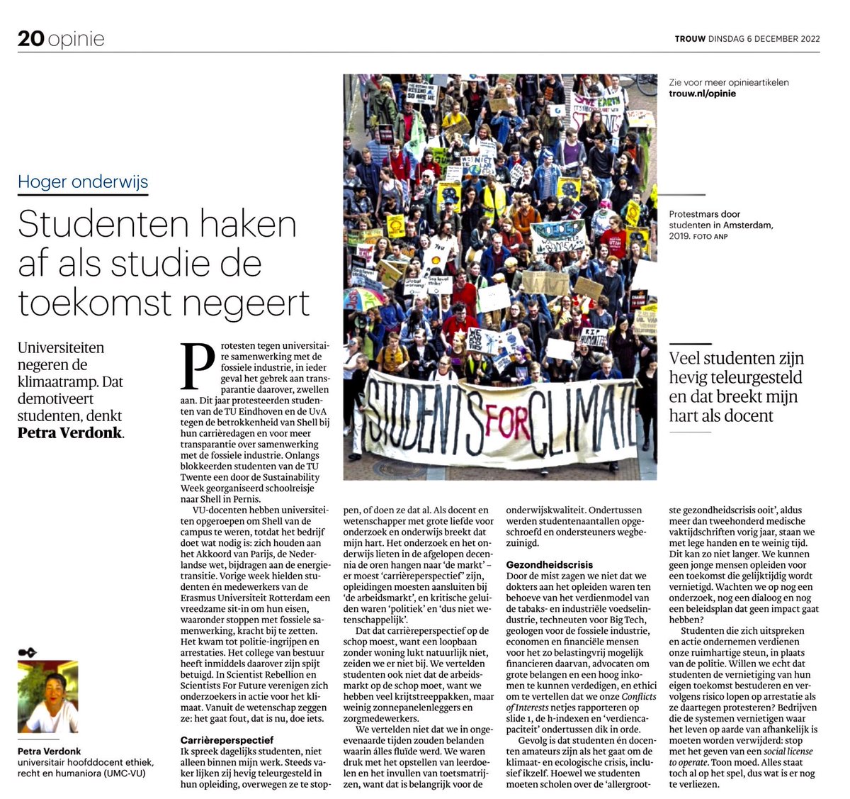 LWinnips's tweet image. “Alles staat toch al op het spel, dus wat is er nog te verliezen?” Bijzonder krachtig verhaal van universitair hoofddocent ⁦@petraverdonk⁩ over de laffe houding van universiteiten in de #klimaatcrisis.