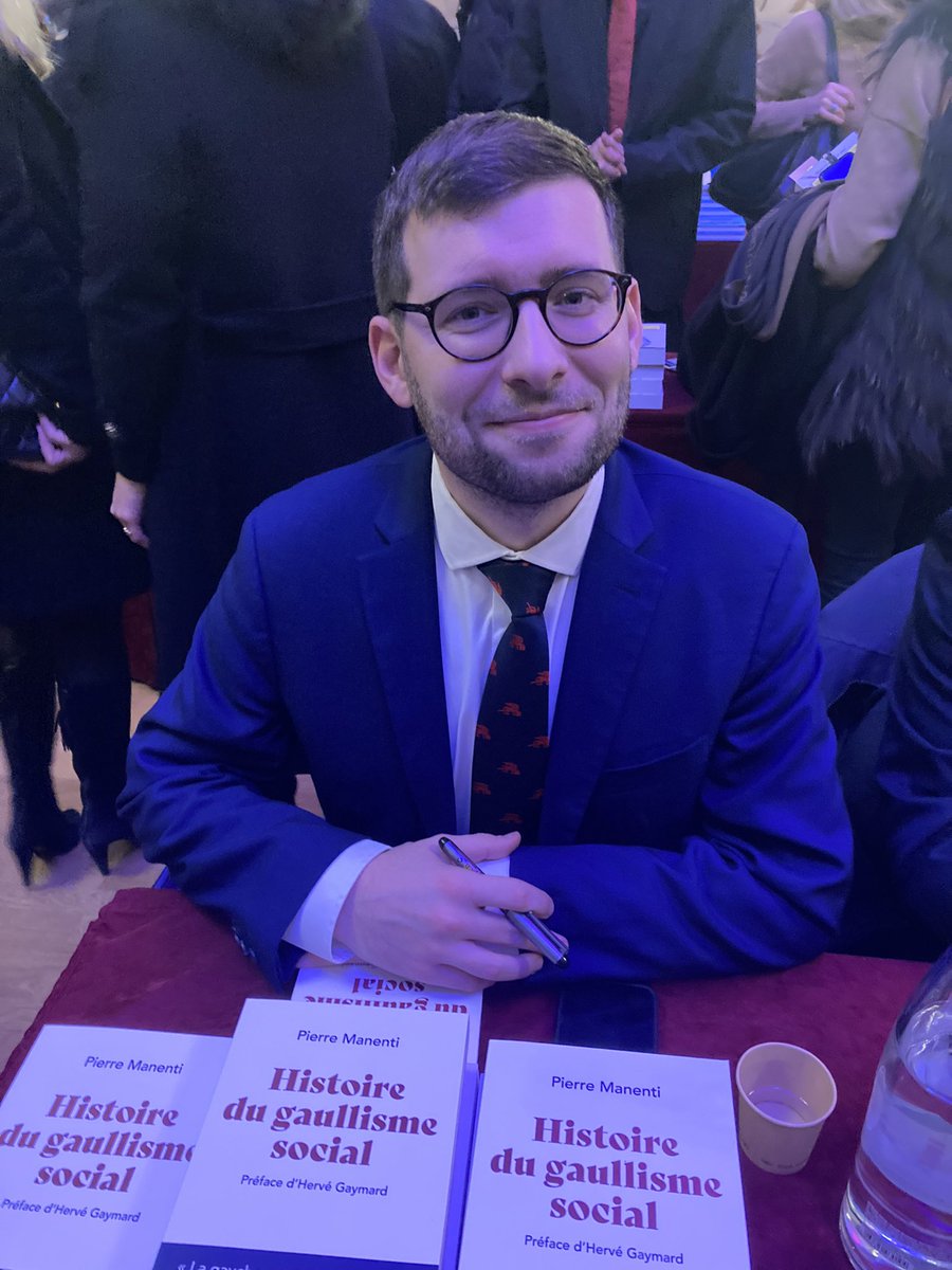 Quel plaisir d’avoir retrouvé, hier soir, des lecteurs et lectrices de mon « Histoire du gaullisme social » (<a href="/EditionsPerrin/">Editions Perrin</a>) au Cercle national des armées pour échanger autour de la politique sociale du général de Gaulle mais aussi de la mémoire du gaullisme ! Merci à eux ! 🙏🏻