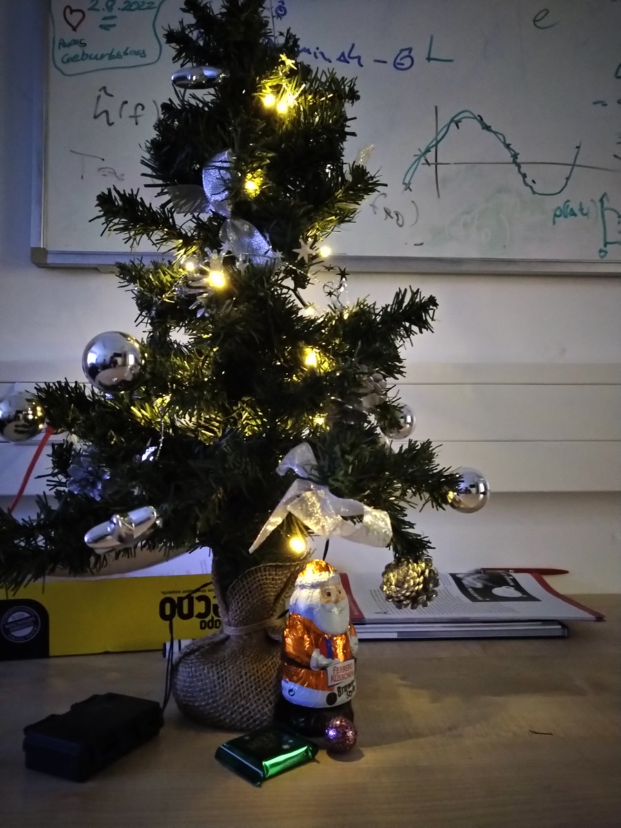 BinaryNr's tweet image. Someone must have stopped by my office last night. I&apos;m glad Saint Nicholas is fascinated by #GravitationalWaves, too.
FO