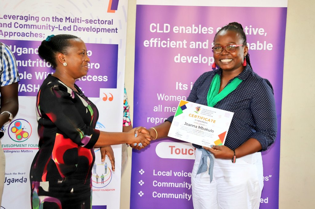 MCLDUganda's tweet image. #ShiftThePower
👉Over 30 different CSO's recently convened for a 3day seminar on promotion and adoption of #CommunityLedDevelopment💪
🤝Participants were awarded certificates
👌🏽Special shout out to all members and partners of @mcld_uganda
#communityleddev