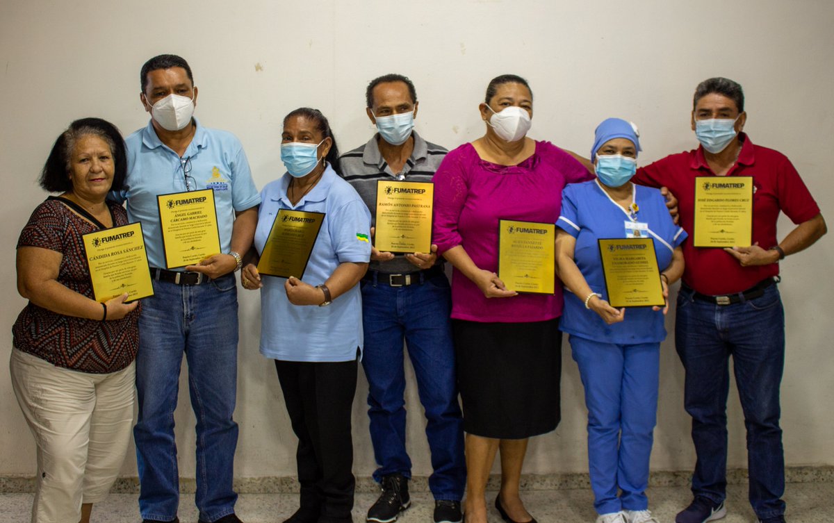 fumatrep's tweet photo. Hemos reconocido con un breve acto y convivio la gran trayectoria de personal muy valioso del Hospital de Puerto Cortés, gracias por su servicio.
#fumatrep #HPC #Honduras https://t.co/rgo1JQPIZ5