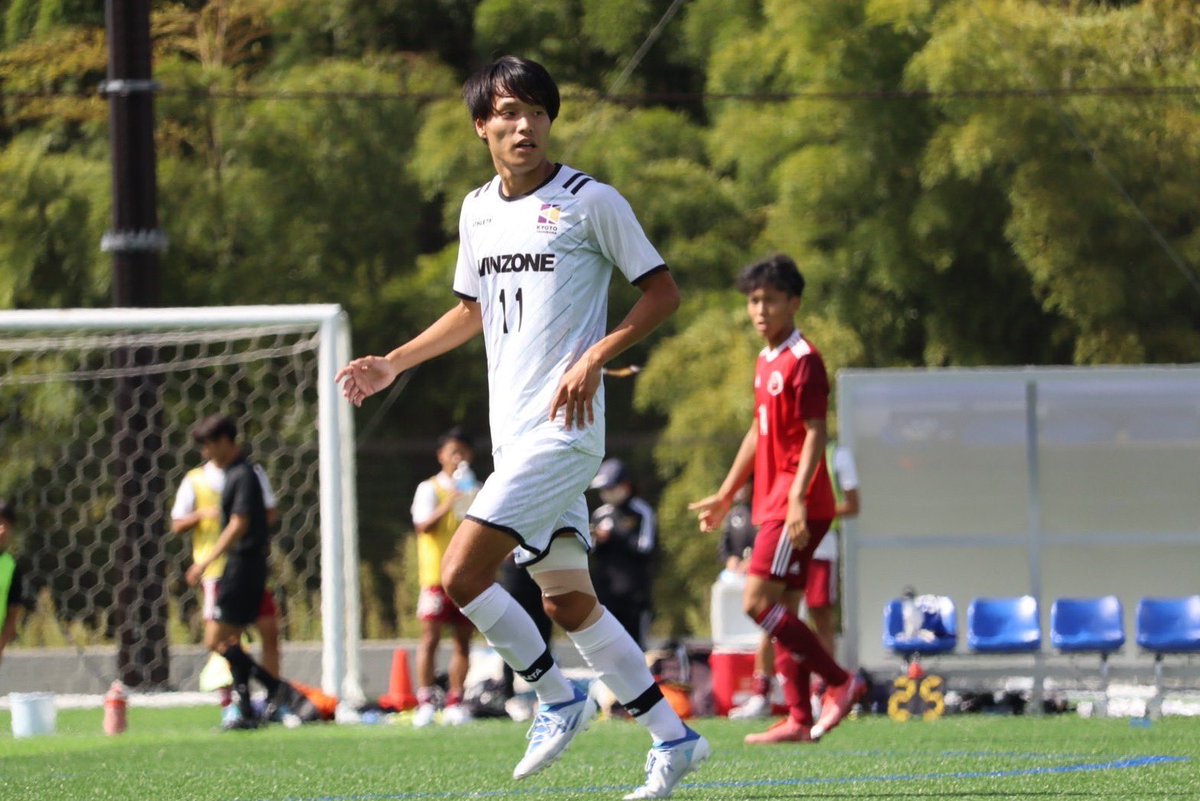 2016ktfc's tweet photo. 〜お知らせ〜

12月4日に開催されたアウォーズで、
 #甲元大成（桂高校） が18ゴールで得点王、優秀選手賞を受賞しました✨🏆🏅

来季の活躍にもぜひご期待ください😊

来シーズンも京都橘大学の応援よろしくお願いします🙇‍♀️

#甲元大成
#関西学生サッカー連盟
#得点王
#優秀選手
#京都橘大学 https://t.co/XjERvSwjTW