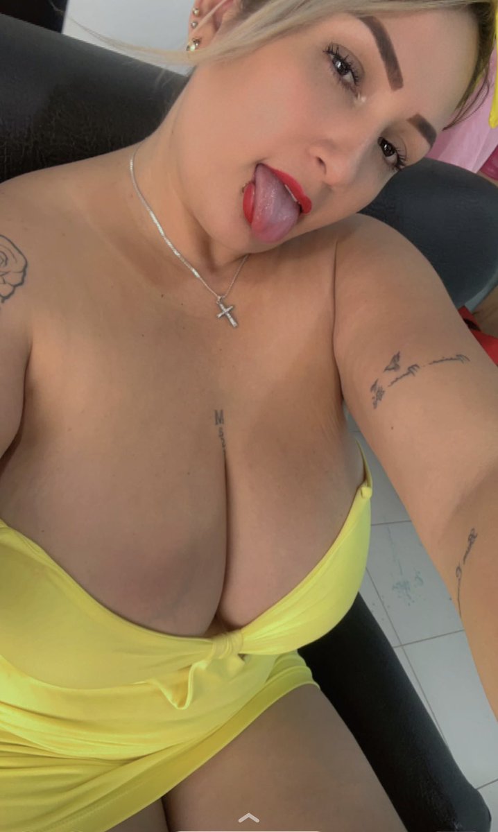 roussee69's tweet photo. Que hariamos tu y yo con esa lengua bebe 😈😈 https://t.co/GPXmtK5evW