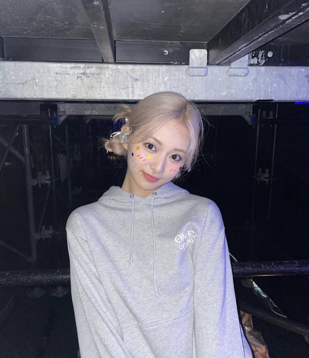 picofsaz's tweet photo. a thread of tzuyu pics that you can use as pfp https://t.co/XQ37MBq74R