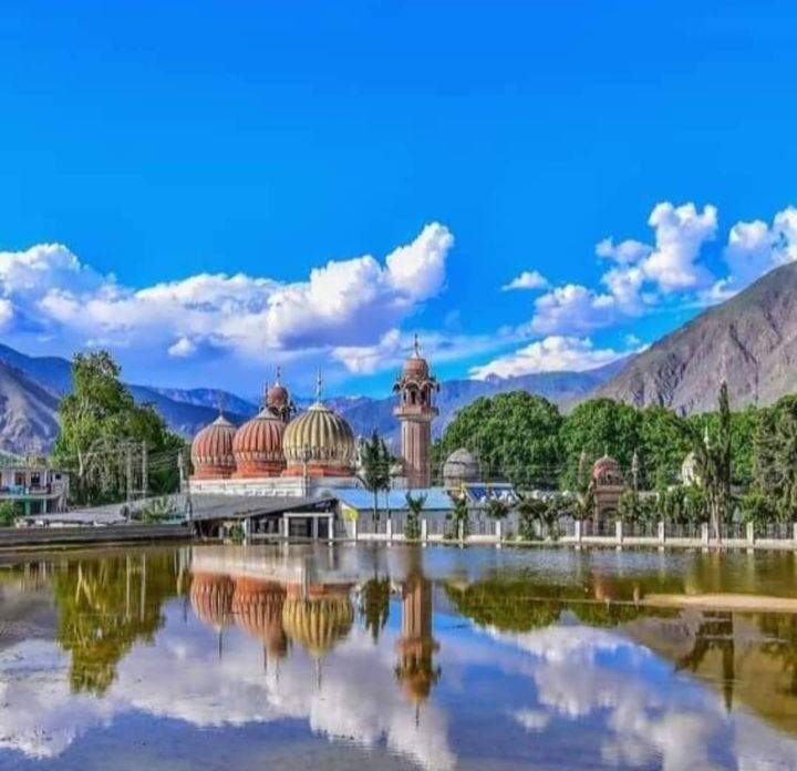 Chitralecoscape's tweet photo. The historical Shahi mosque Chitral, Pakistan 🇵🇰

#shahimosque #Chitral #Pakistan https://t.co/FYsuyXnhiI