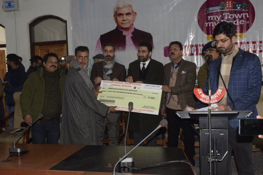 Massive public participation on Day 1 of #MyTownMyPride2 at Anantnag.General public from all walks of life participated in this major public outreach program of the <a href="/OfficeOfLGJandK/">Office of LG J&K</a> in urban areas. Like other towns,Anantnag will surely benefit a lot from this wonderful initiative