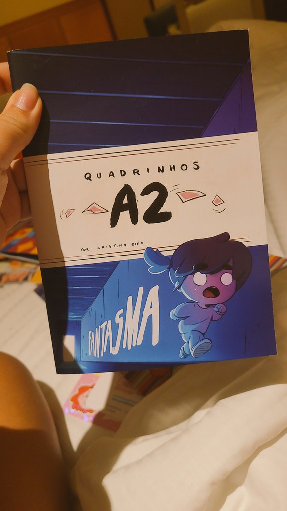ilustralu's tweet photo. meu top 4 lidos até agora de quadrinhos da #ccxp22, que terminei soltando palavrão do tanto que eu gostei. 

anéis de lampião, @Tisoupi 
por muito tempo me convenci de que te amava, thiago souto
princesa de areia, @veronicaberta_ 
fantasma, @cristinaeiko https://t.co/Mtg7SZjvbY