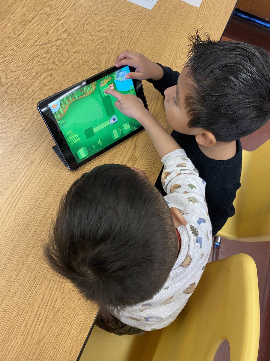 What a great way to kick off CS Ed Week.. Introducing 3k students to coding through Coding Safari App They did great with paired programming too! @PS22si @MLDonath @BrianLandano @learningdrive @ValerieBrock24 @CSforAllNYC @DrMarionWilson