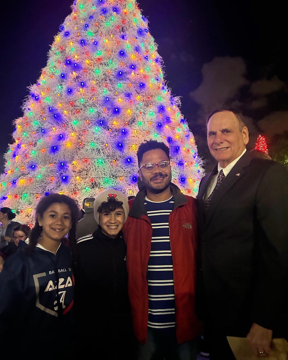 Robert Uribe tweet media