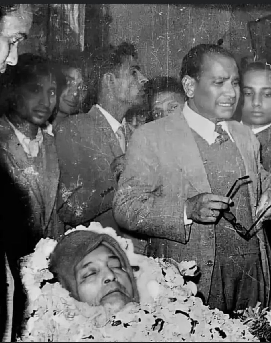 मैं ऐसे धर्म को मानता हूं जो स्वतंत्रता, समानता और भाईचारा सिखाता है :- बाबा साहेब डॉ भीमराव अम्बेडकर!
बोधिसत्व बाबा साहेब डॉ भीमराव अंबेडकर जी के 67वें महापरिनिर्वाण दिवस पर उन्हें शत-शत नमन।
<a href="/Kajal__ambedkar/">Adv. Kajal ambedkar</a> <a href="/PushpaKapoor3/">🌺🌹Pushpa Kapoor 🌹🌺🙏</a> <a href="/Prksh_Ambedkar/">Prakash Ambedkar</a>