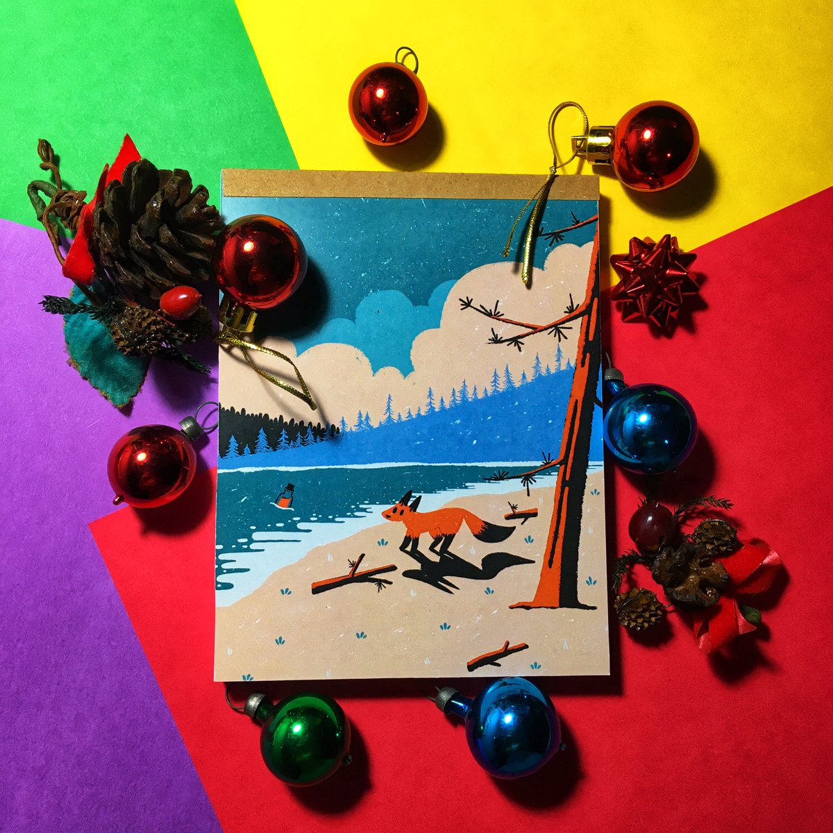 MetroFanzine's tweet photo. 🎄🦊PAQUETE NAVIDEÑO FOXOSO🦊🎄

Ya mero acaba el año y tú aún no tienes tu Zorralendario 2023!!?
Adquiérelo junto con en pin pirata y una libreta zoquete, todo eso por $200 :D

Recuerda qué hay envíos nacionales y entregas personales (solo CDMX)

Manda mensaje ya!!! https://t.co/qC7WOuDYHc