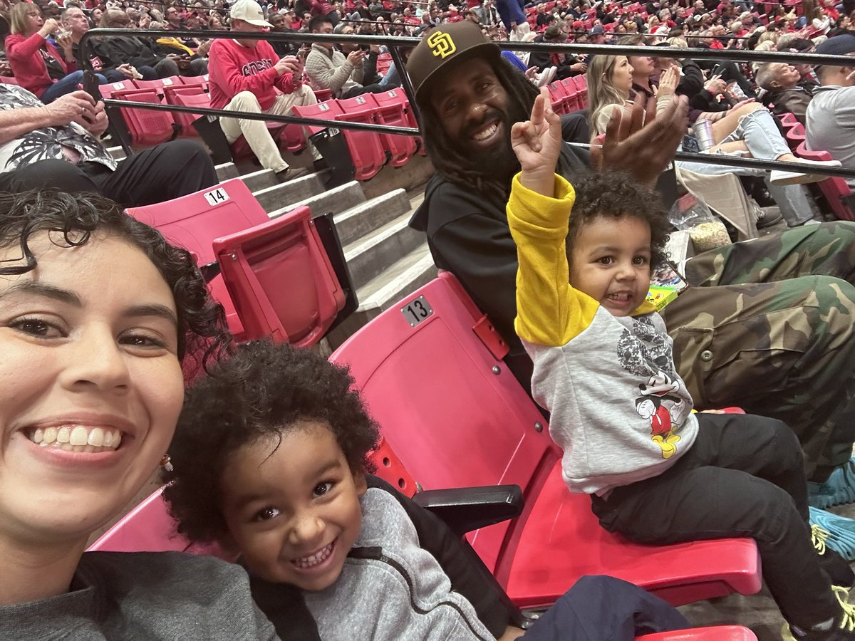 ProfeGuidoGonza's tweet photo. #GoAztecs !! Love some @SDSU basketball on a weekday! https://t.co/33OvyHcC3P