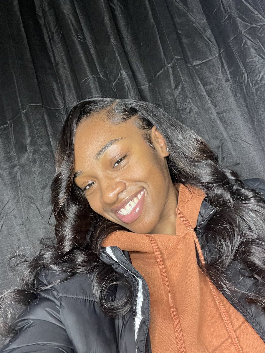 lightsoutli's tweet photo. skin like honey 🧡 https://t.co/I5PCuUPA1h