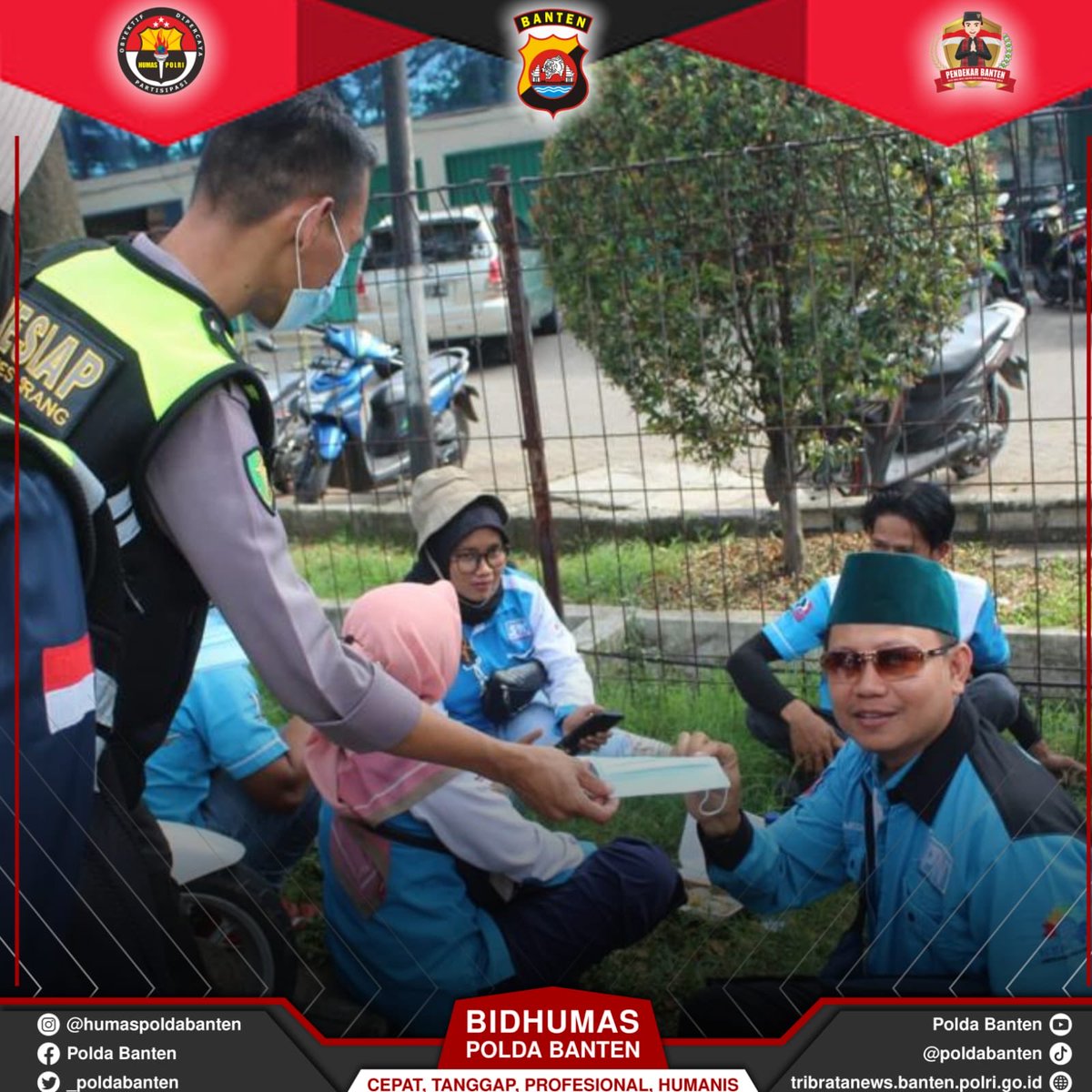 Sahabathumas2's tweet photo. Tetap Waspada Covid-19, Personel Polres Cikande Berbagi Masker ke Massa Aksi Unras Buruh di Kawasan Cikande pada Selasa (06/12)

#PolriPresisi
Polda Banten
@silitongashinto
@divisihumaspolri https://t.co/q7gau7Zsqm