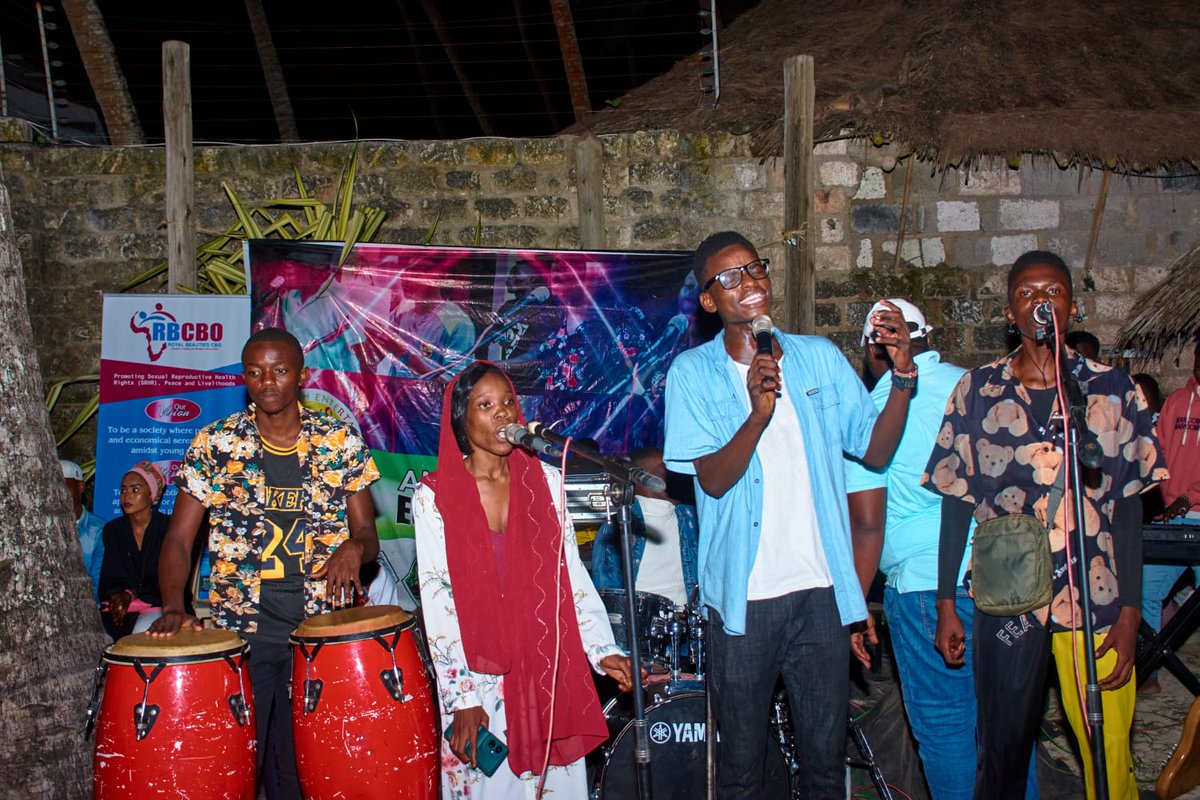 ManyattaYouth_m's tweet photo. #InuaFellowshipProgram
Faces of hope and transformation; Anika Band doing what they always do best at the Qwetu beach talent search event hosted by @ManyattaYouth_m in partnership with @NCTC_Kenya @kdfinfo @ngaosKE @ForumCivHubESA @royal_cbo and the Mombasa PCVE Engagement forum https://t.co/uqjPd5mwKg