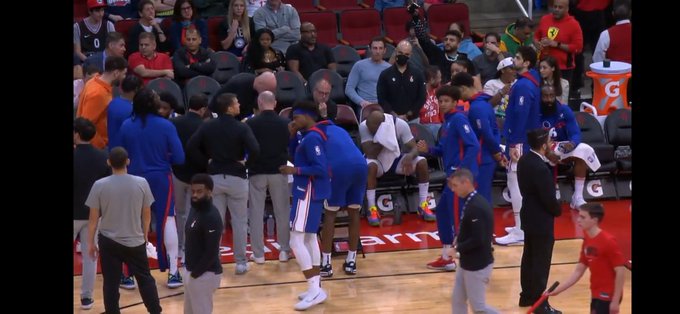 FjRK-cAXoAAPiCw?format=jpg&name=small