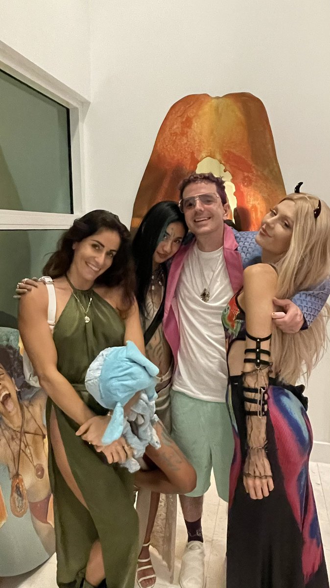 JeremiahThinks's tweet photo. My Art Basel > https://t.co/QUdb9NJwbj