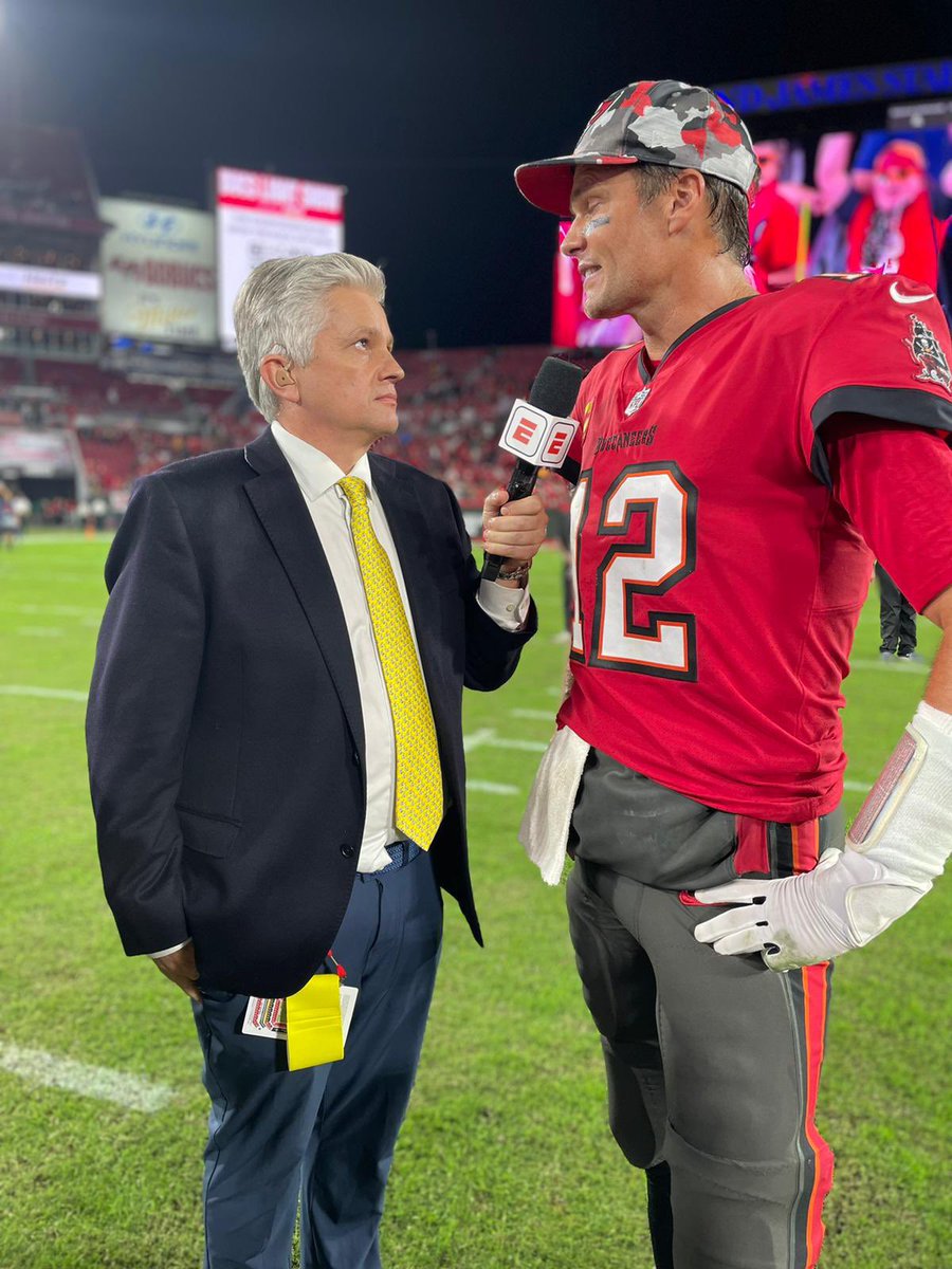espnsutcliffe's tweet photo. Gracias @TomBrady #theGoat 
Un honor presenciar tu trabajo 
@Buccaneers #GoBucs #NFL https://t.co/pN0aOso9pc