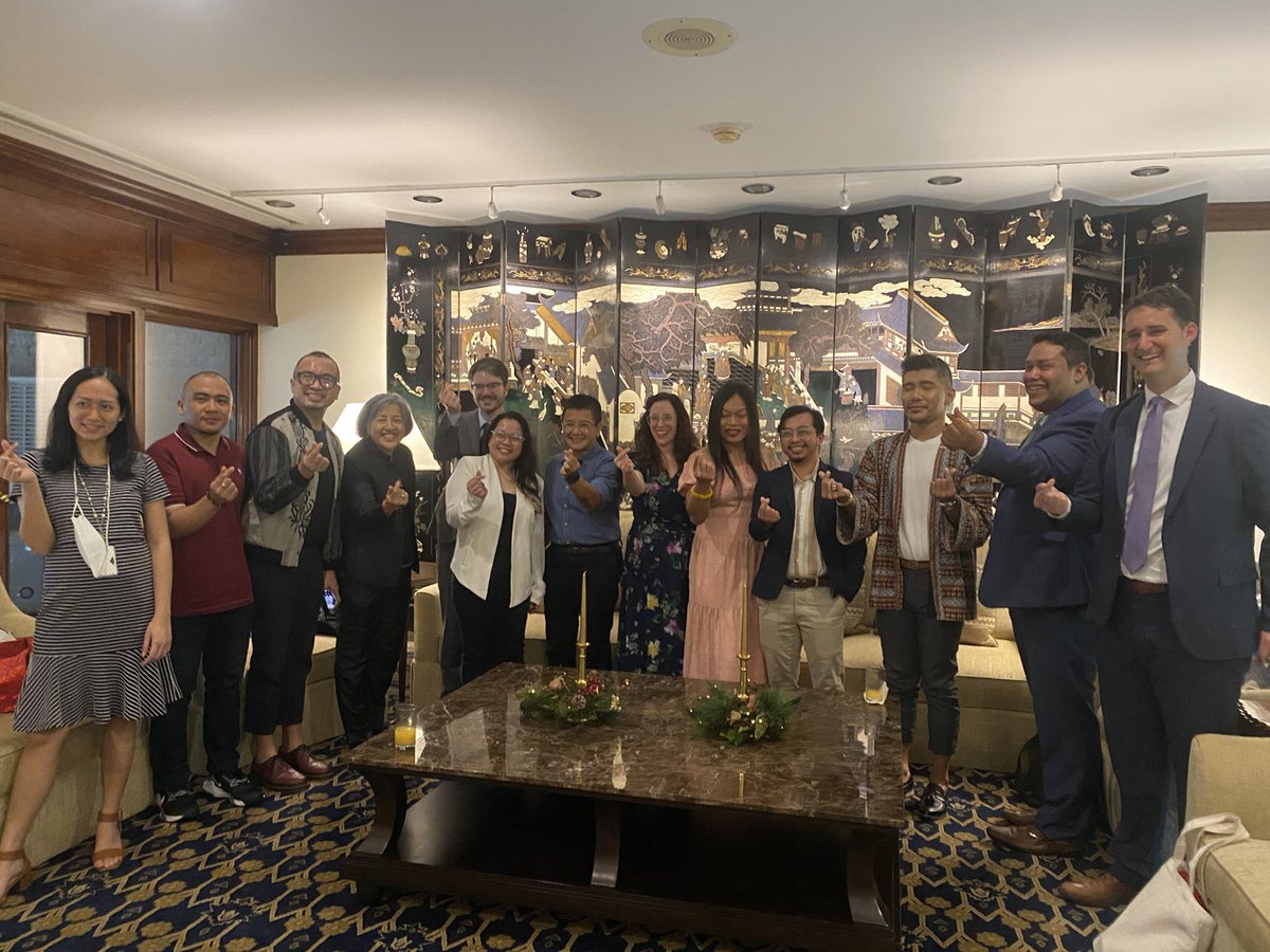 GANDAFilipinas's tweet photo. Mtg with US Special Envoy to Advance the Human Rights of Lesbian, Gay, Bisexual, Transgender, Queer, &amp; Intersex (LGBTQI+) Persons Jessica Stern &amp; Asian Development Bank Director Chantale Wong. Mtg also attended by US Ambassador MaryKay Loss Carlson. #LGBTQIArightsarehumanrights https://t.co/ViJJUGIAGd