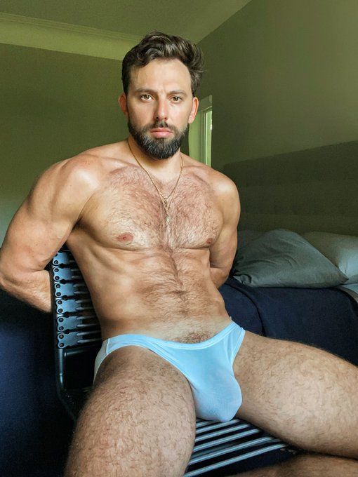 All the rumors are true 🤫 https://t.co/GKcBcdWYJg<a href="/tag/noabs"class="tags"><span>#noabs</span></a>
