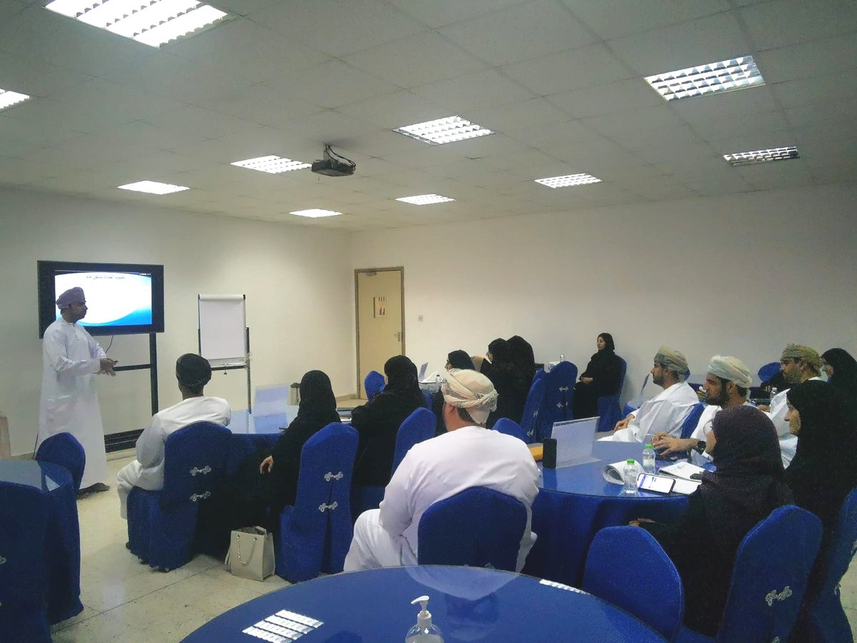 DGHS_Dakhiliyah's tweet photo. يواصل مركز تنمية الموارد البشرية بـ #صحية_محافظة_الداخلية تنفيذ برامج إعداد القادة حيث نفذ برنامج القيادة الرقمية والتحول الرقمي قدمه الفاضل خالد التميمي مدير دائرة تقنية المعلومات. https://t.co/9KQKvPmTm9