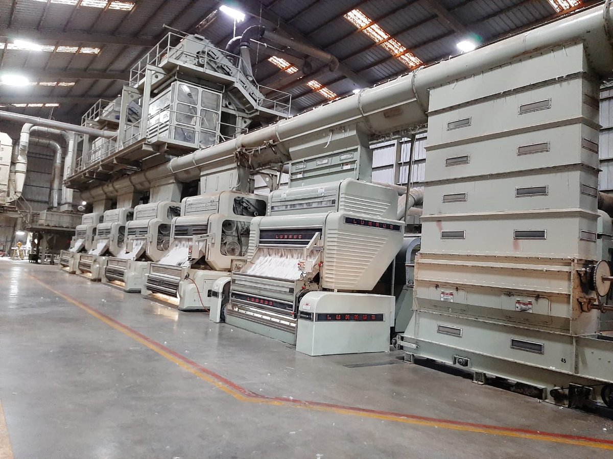 jesusgafer's tweet photo. Planta Despepitadora en la Región Ojinaga, Chihuahua, México. En 2022 se obtuvieron 8.5 pacas/ha (1,900 Kg de fibra/ha), entre otros factores gracias a la erradicación del #Picudodelalgodonero que se logró en 2012 en el marco del #ProgramaBinacional
#JuntosProsperamos
#algodon https://t.co/PV1CtOaCbj