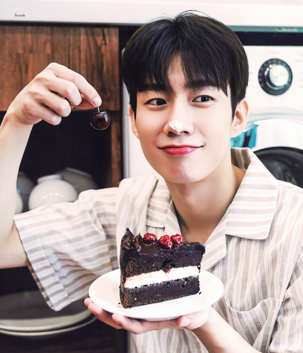 _ouruniverse09's tweet photo. 스페이스 중에 이러고 있었지🥹
깜찌기 저녁에 만나!　

#손우현 #ソンウヒョン #SonWooHyeon https://t.co/U3MiXYzsRC